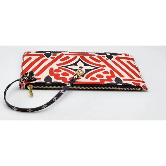 Louis Vuitton Handbags - Louis Vuitton Crafty Giant MM Pochette In Monogram Canvas | Like New Condition